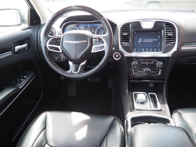 2017 Chrysler 300 C:S2863