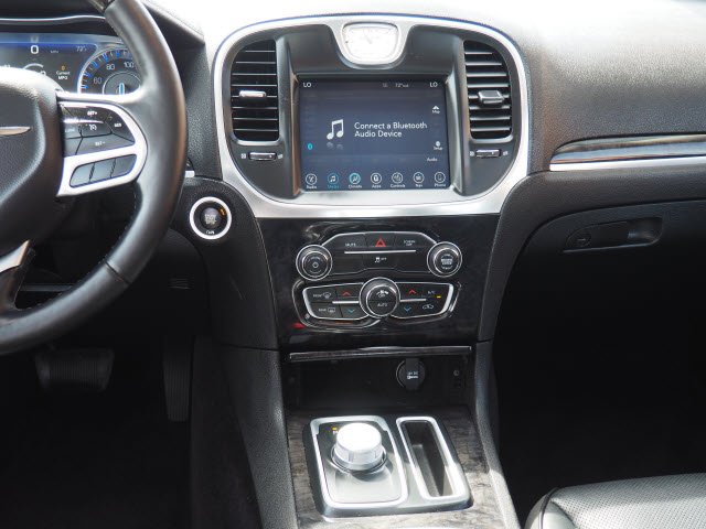 2017 Chrysler 300 C:S2863