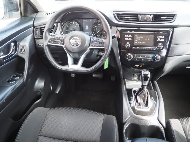 2017 Nissan Rogue:S2900