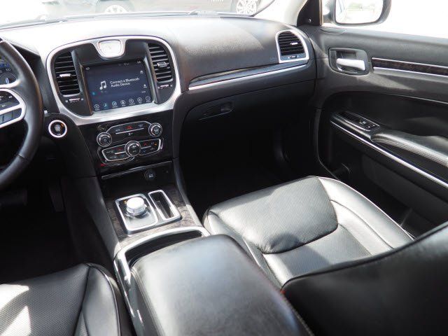 2017 Chrysler 300 C:S2863