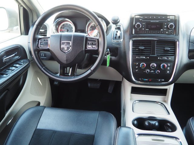 2017 Dodge Grand Caravan SXT:S2901