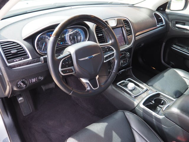 2017 Chrysler 300 C:S2863