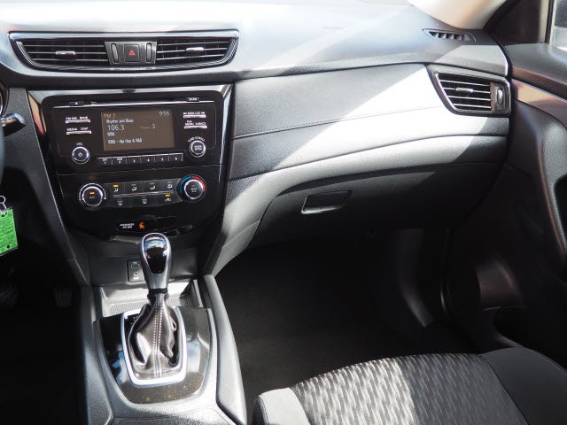 2017 Nissan Rogue:S2900
