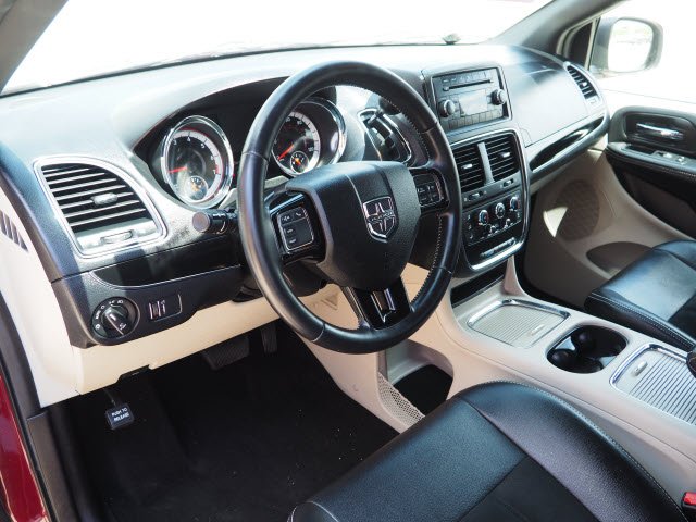2017 Dodge Grand Caravan SXT:S2902