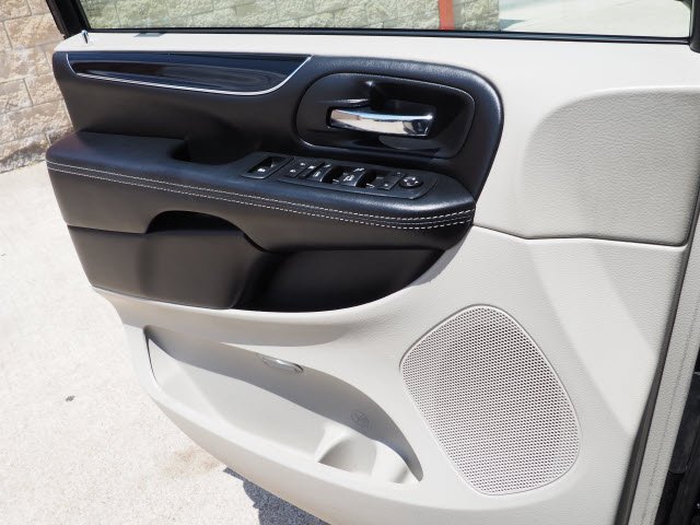 2017 Dodge Grand Caravan SXT:S2901