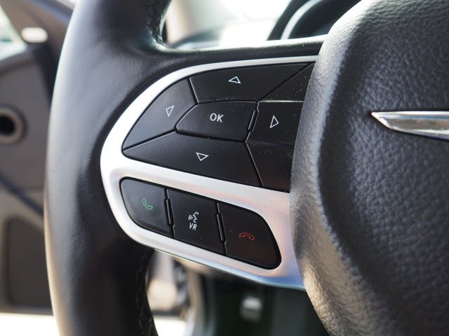 2017 Chrysler 300 C:S2863