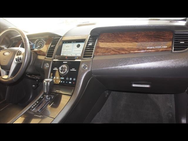 2017 Ford Taurus Limited:S2825