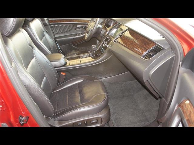 2017 Ford Taurus Limited:S2825