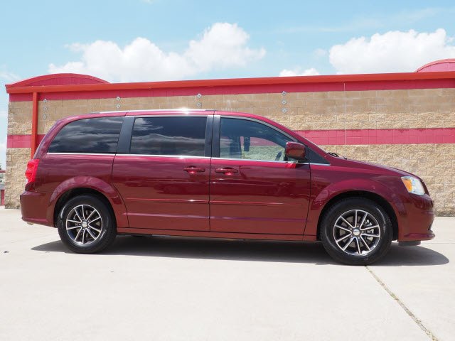 2017 Dodge Grand Caravan SXT:S2902