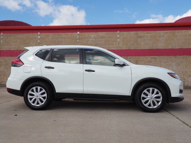 2017 Nissan Rogue:S2900