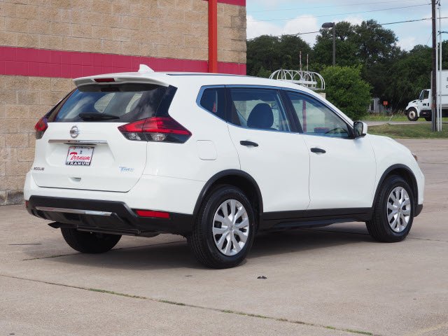 2017 Nissan Rogue:S2900