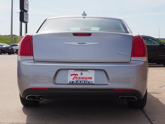 2017 Chrysler 300 C:S2863