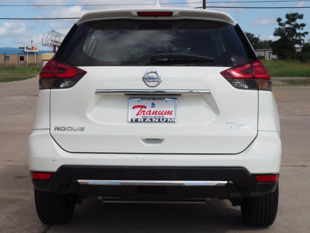 2017 Nissan Rogue:S2900