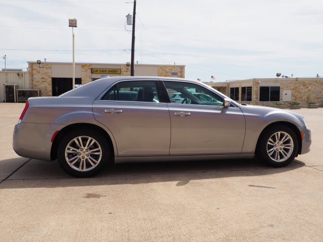 2017 Chrysler 300 C:S2863