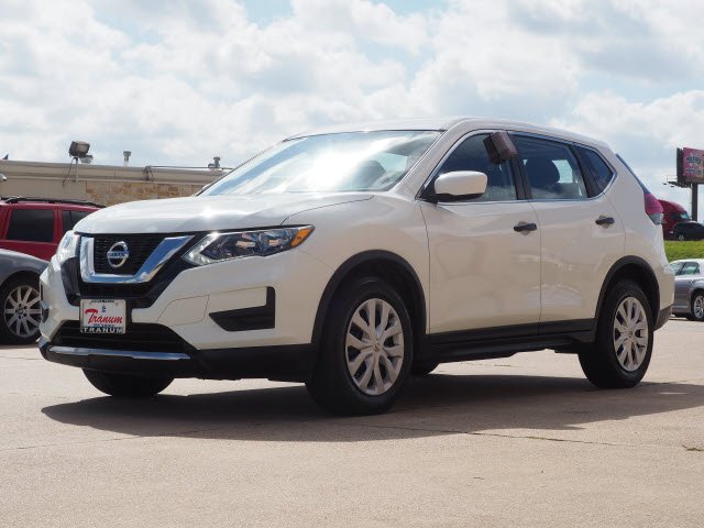 2017 Nissan Rogue:S2900